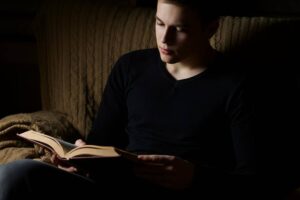 8562_1_reading_books-lukesblog.it